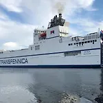 Hausboot Hafenkoenig Botel Lübeck