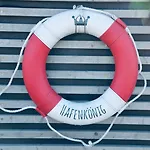 Hausboot Hafenkoenig * Λίμπεκ