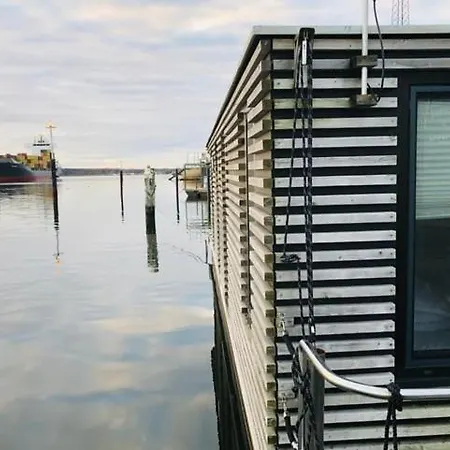 Bateau-hôtel Hausboot Hafenkoenig Lübeck