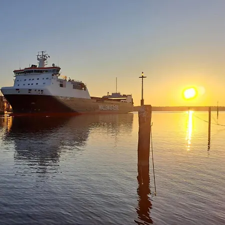 Hausboot Hafenkoenig Bateau-hôtel