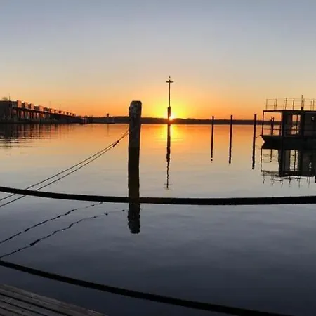 Hausboot Hafenkoenig Bateau-hôtel