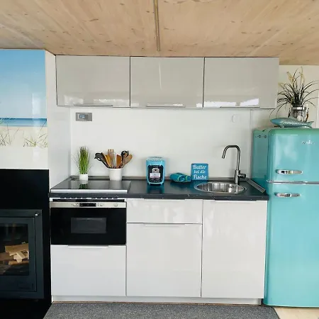 Úszó hotel Hausboot Hafenkoenig Lübeck