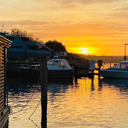 Hausboot Hafenkoenig