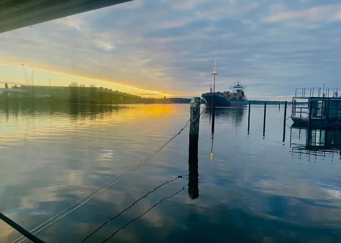 Hausboot Hafenkoenig