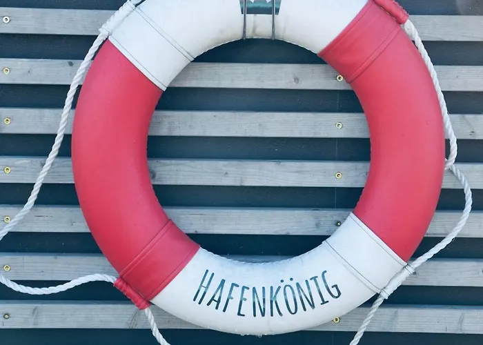 Hausboot Hafenkoenig * Lubeck